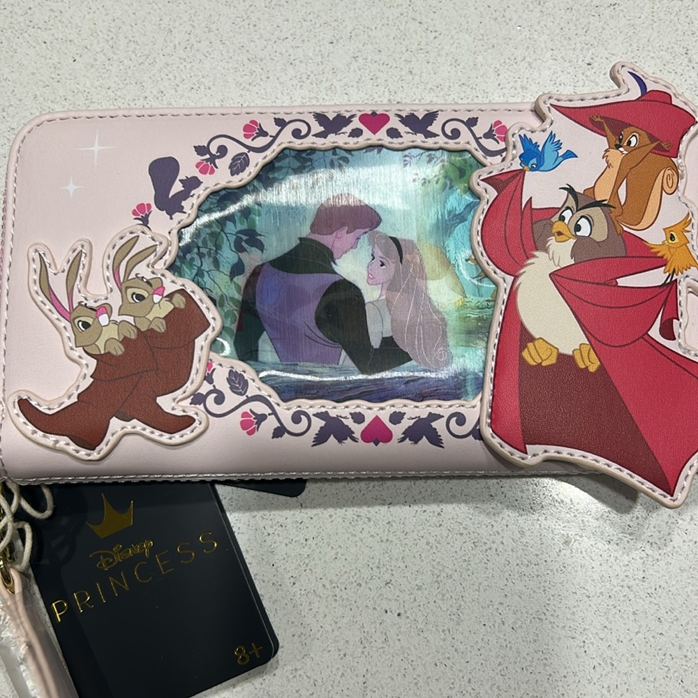 DISNEY SLEEPING BEAUTY
PRINCESS LENTICULAR
SERIES WRISTLE Pink Wallet